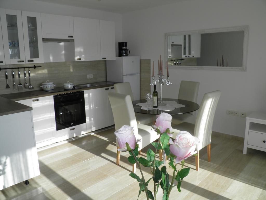 Apartments Perla Dinjiška Esterno foto
